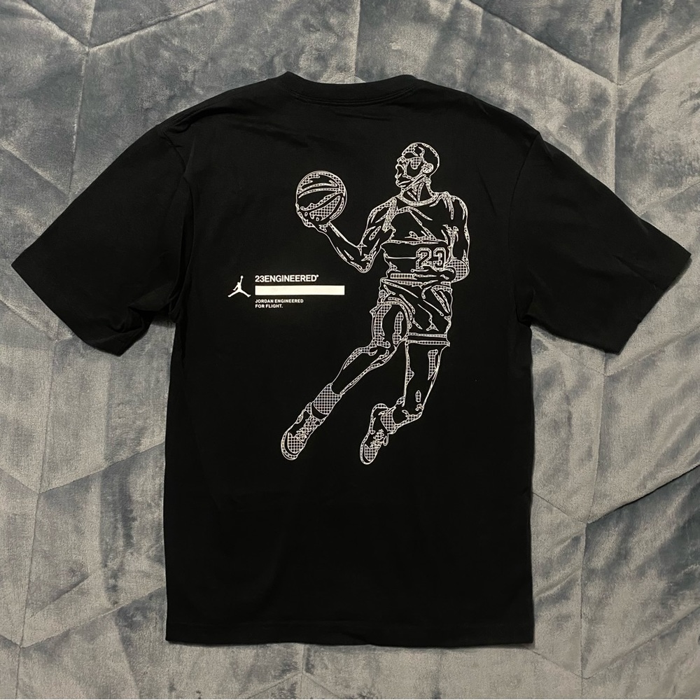 NWOT 23ENGINEERED Jordan black graphic tshirt